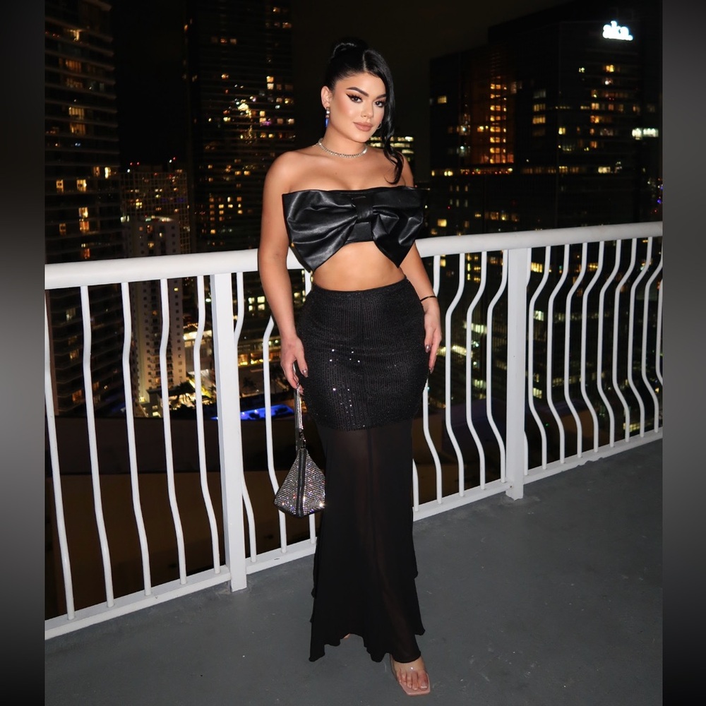 Sequin mesh maxi skirt - black